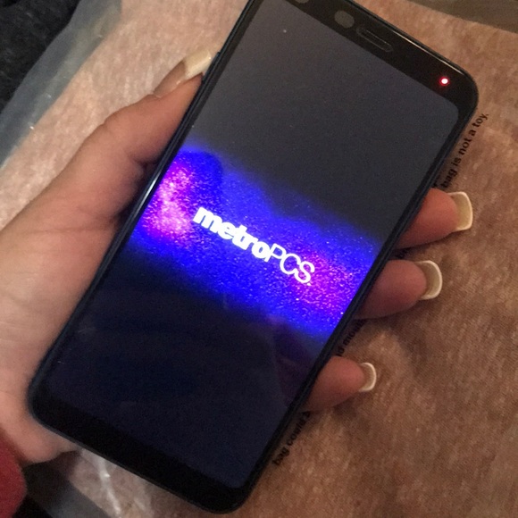 ****LIKE NEW**** LG Q7+ - Picture 7 of 7